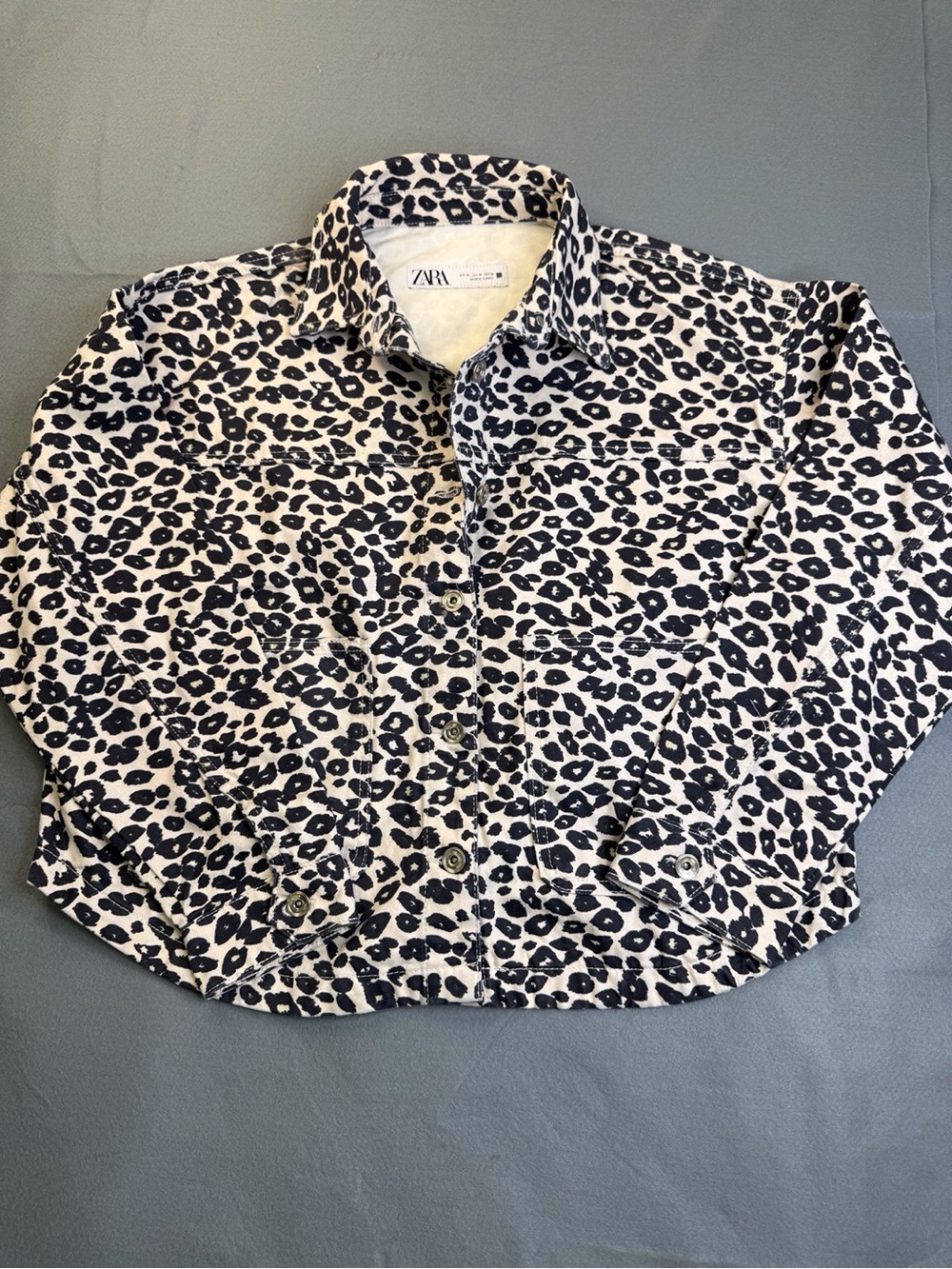 NWOT Zara unisex Black and White Leopard Print Button-Down Shirt